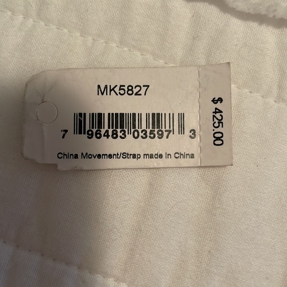 Michael Kors Rose Gold Watch - Picture 5 of 10